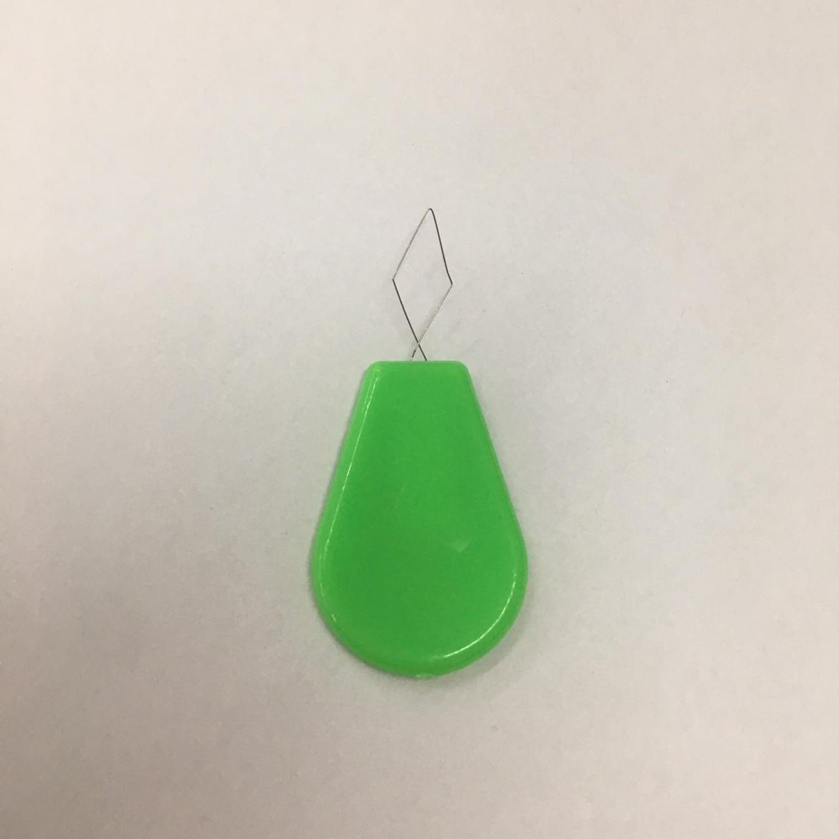 agulhas-e-alfinetes-agulheiros-e-alfinetes-passador-para-linha-cabo-plastico--p-1624896782406