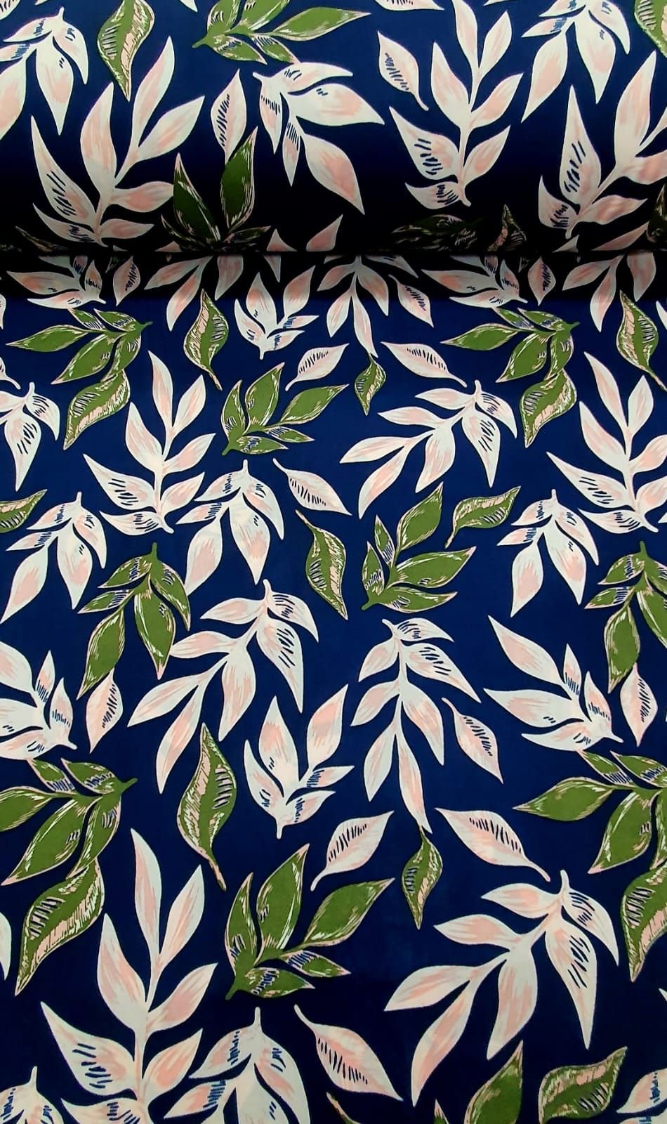tecidos-liganete-tecido-liganete-azul-marinho-folhagens--p-1708718976762