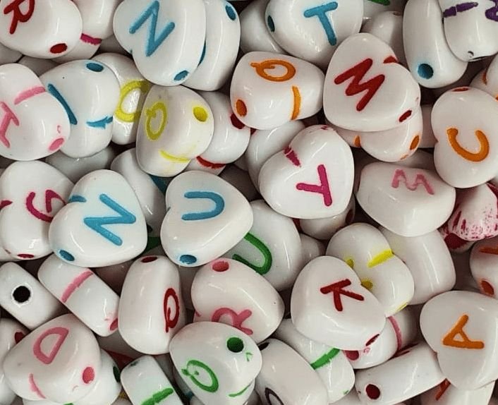 pedraria-micangas-micangas-coracao-alfabeto-colorido-10-gramas--p-1626534047355